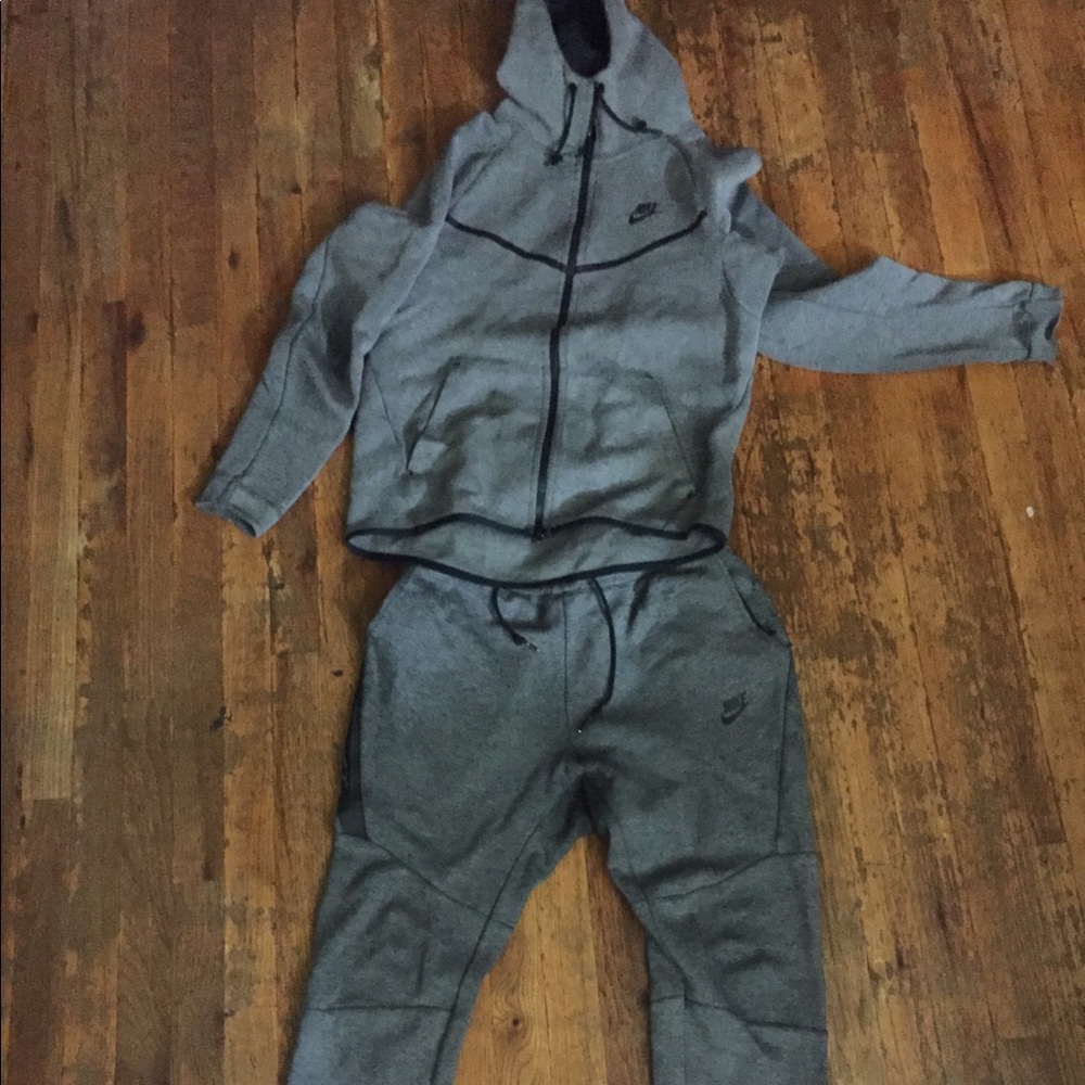 Nike Tech Suit